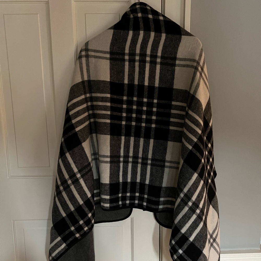 J. Crew Black Plaid Cape o/s - Picture 3 of 4